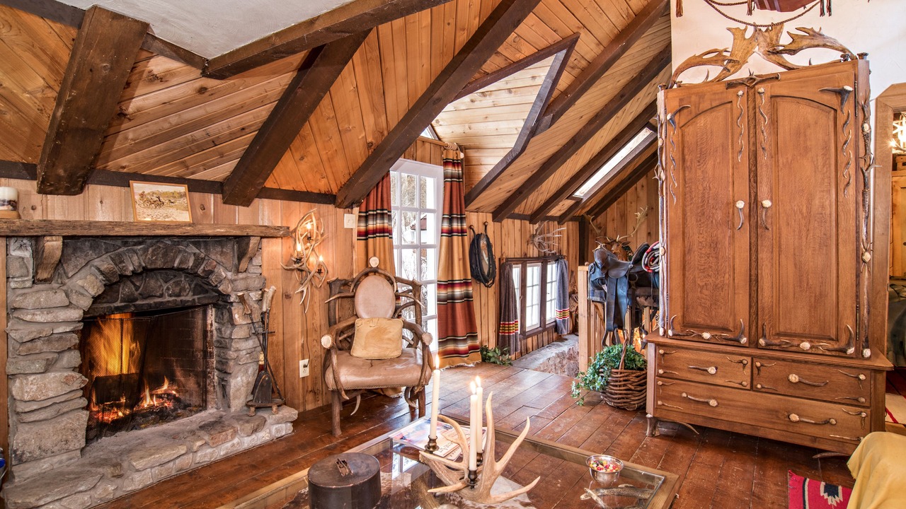 Photo of Livingroom in Redstone