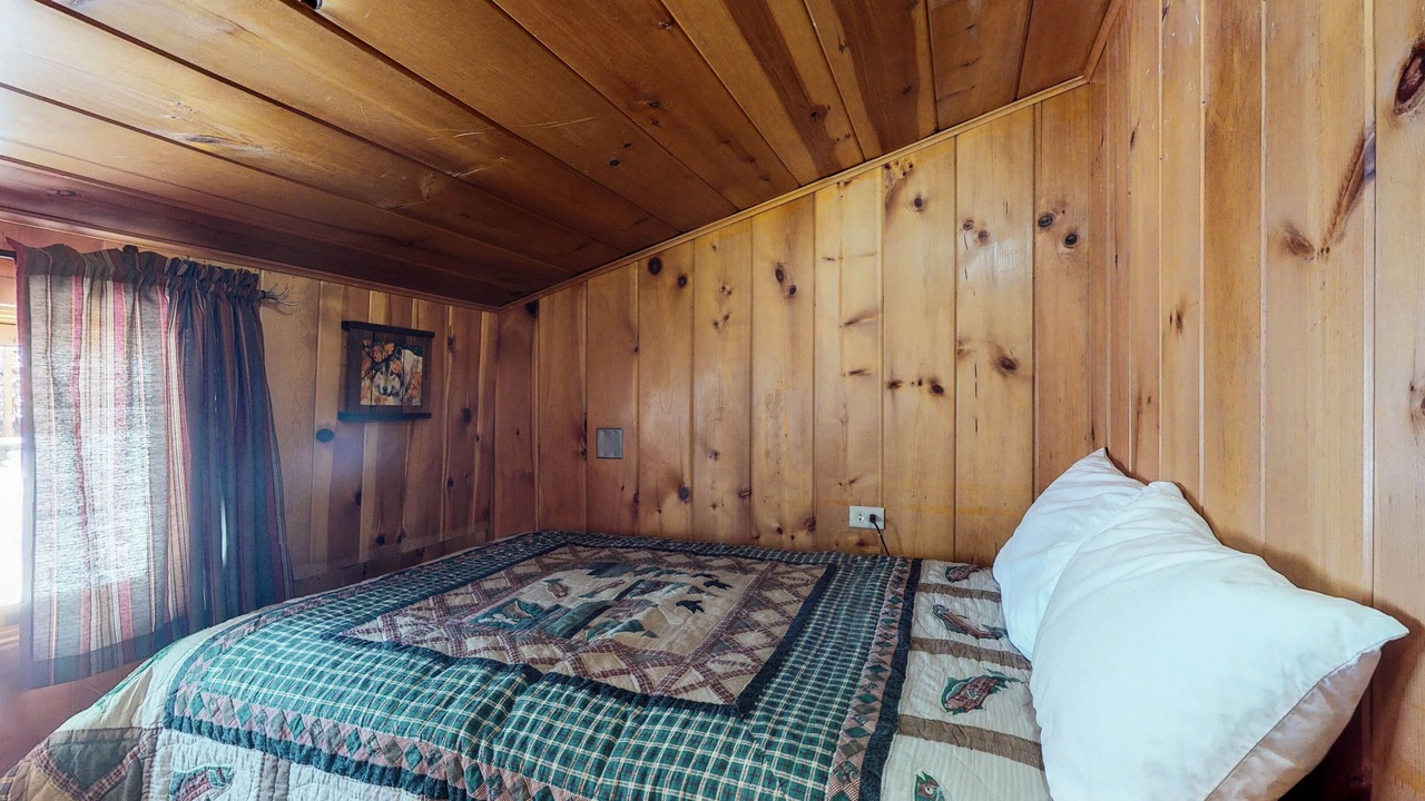 Photo of Bedroom in Green Mountain Falls