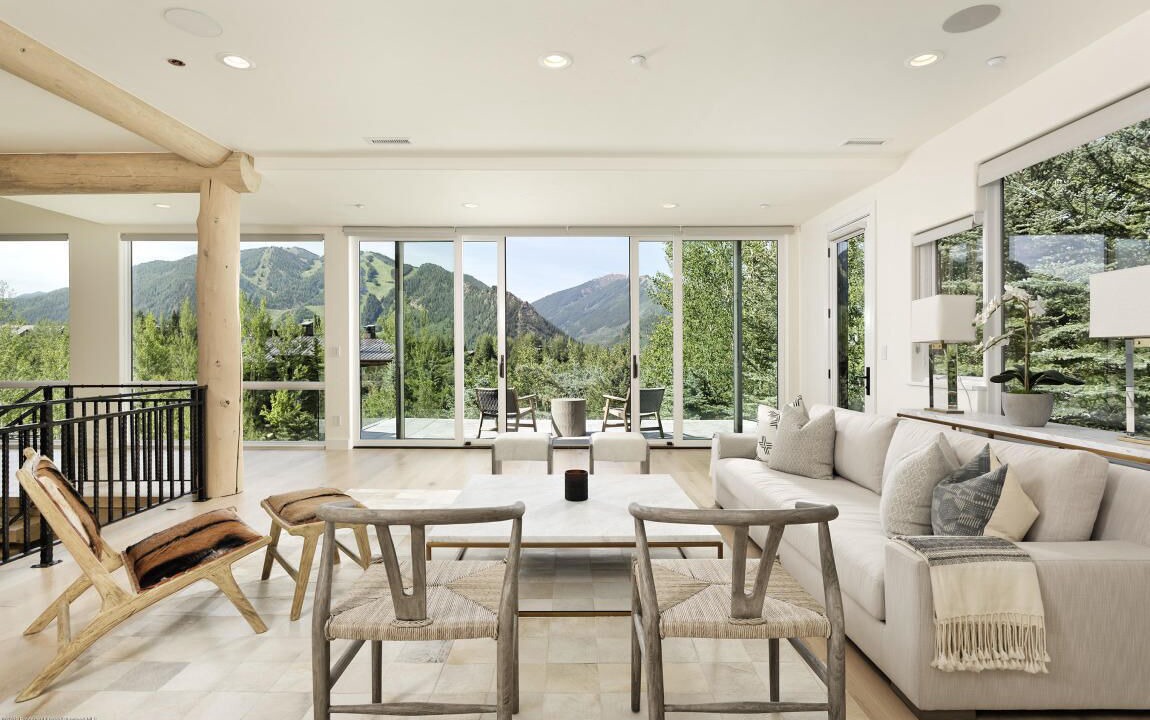 Photo of Livingroom in Red Mountain