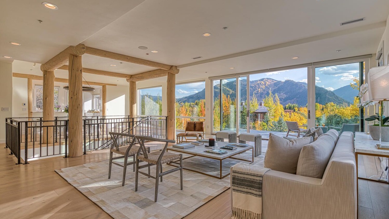 Photo of Livingroom in Red Mountain