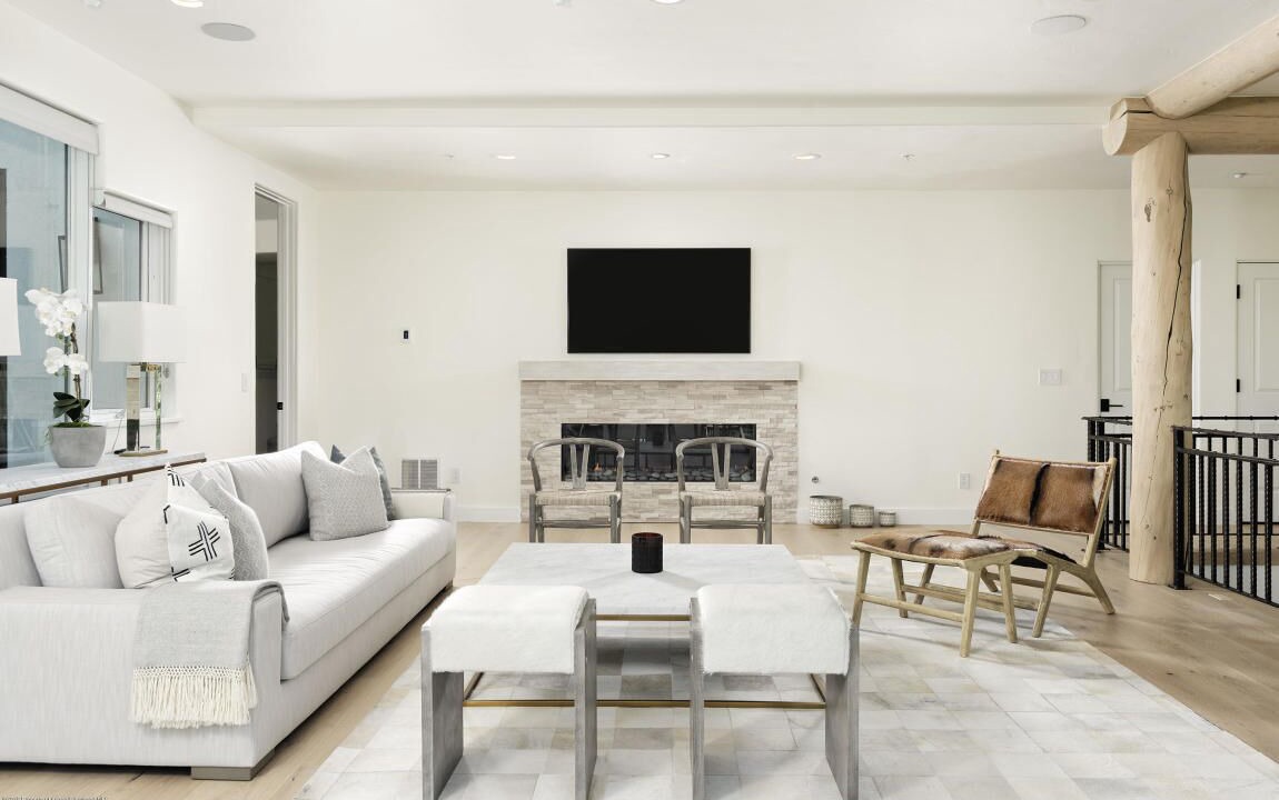 Photo of Livingroom in Red Mountain