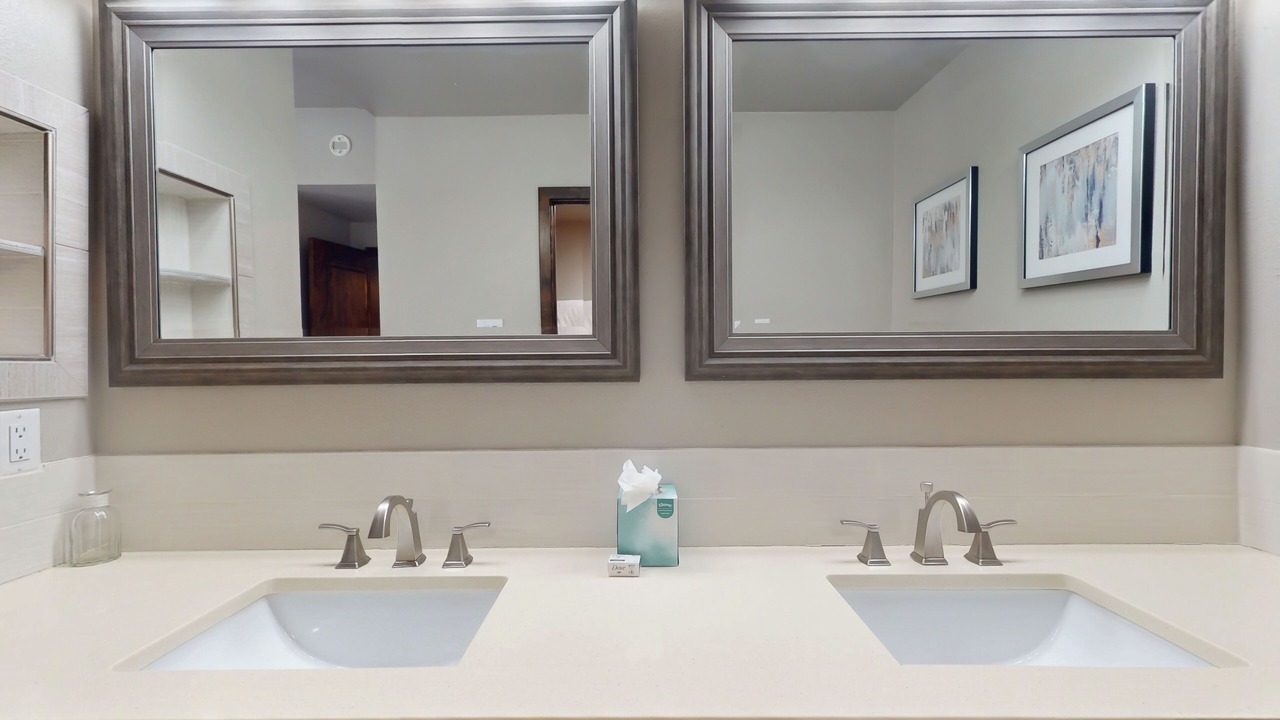 Photo of Bathroom in Peak 9