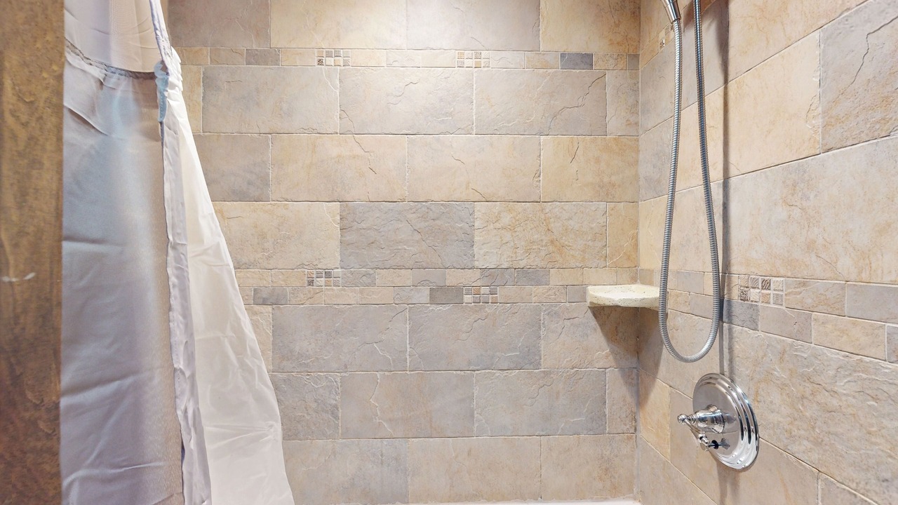 Photo of Bathroom in Peak 9