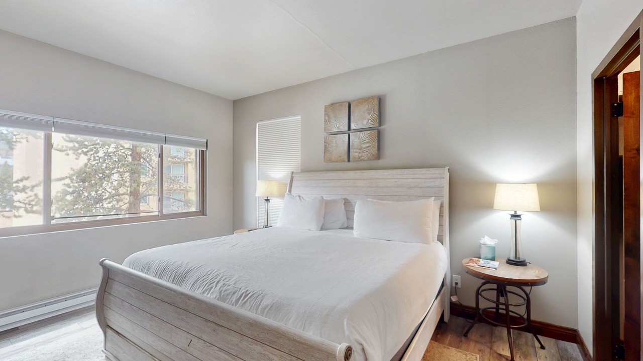Photo of Bedroom in Peak 9