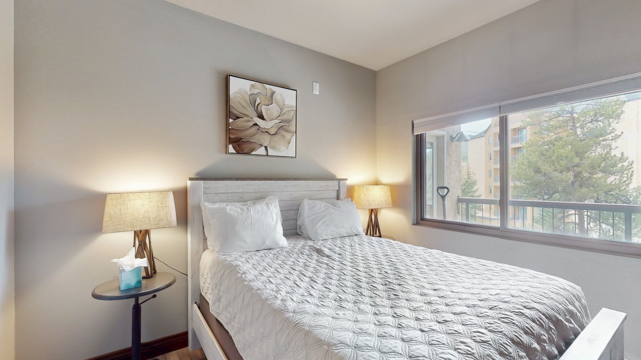 Photo of Bedroom in Peak 9
