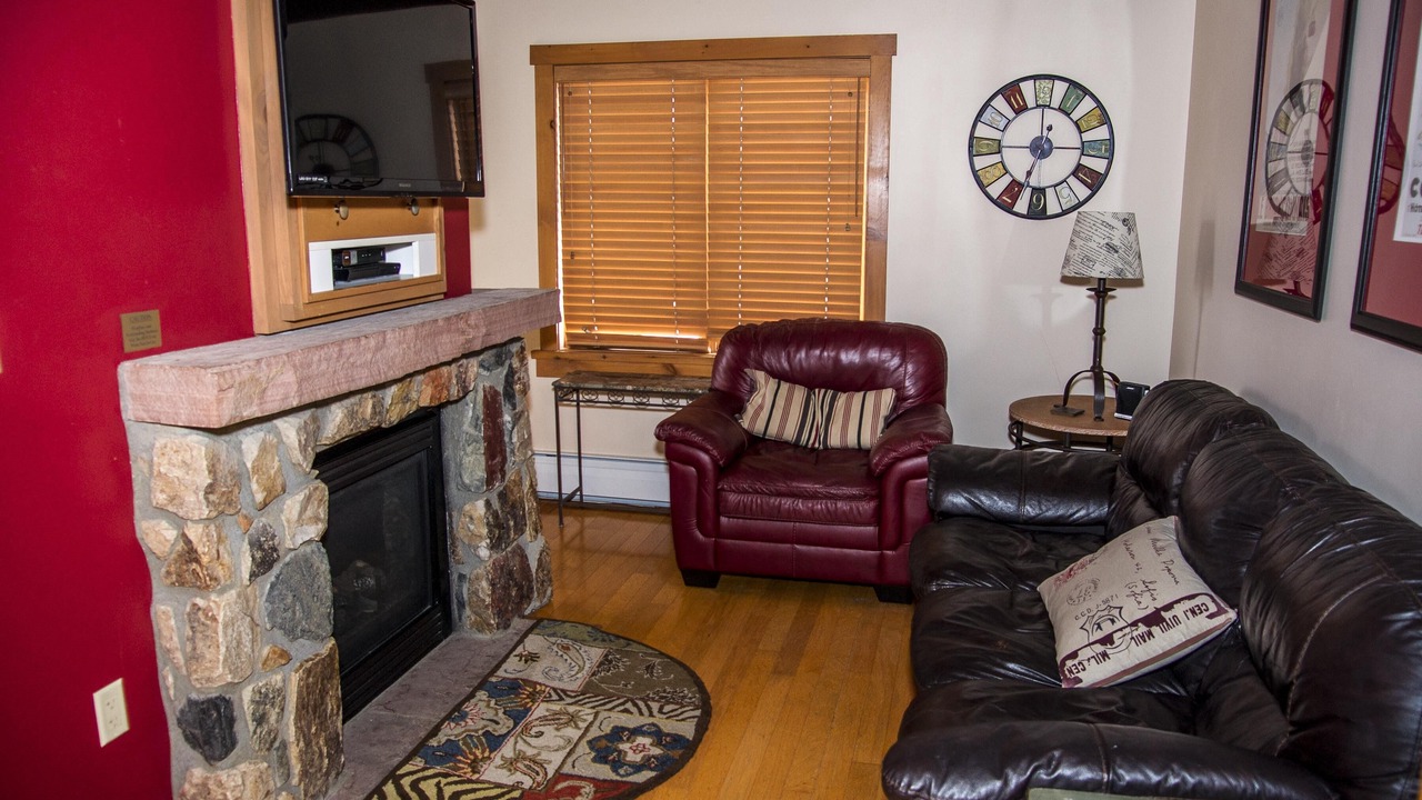Photo of Livingroom in River Run