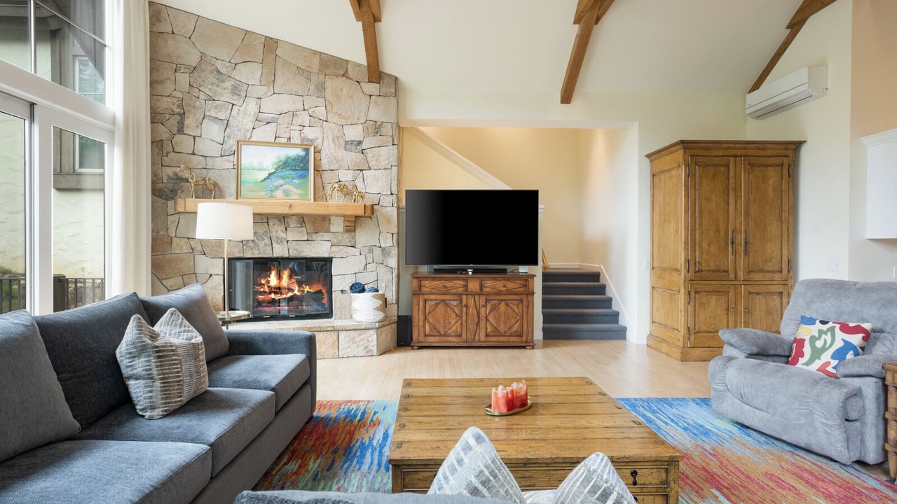 Photo of Livingroom in Avon