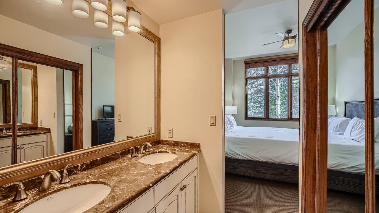 Photo of Bathroom in Highlands Townhomes