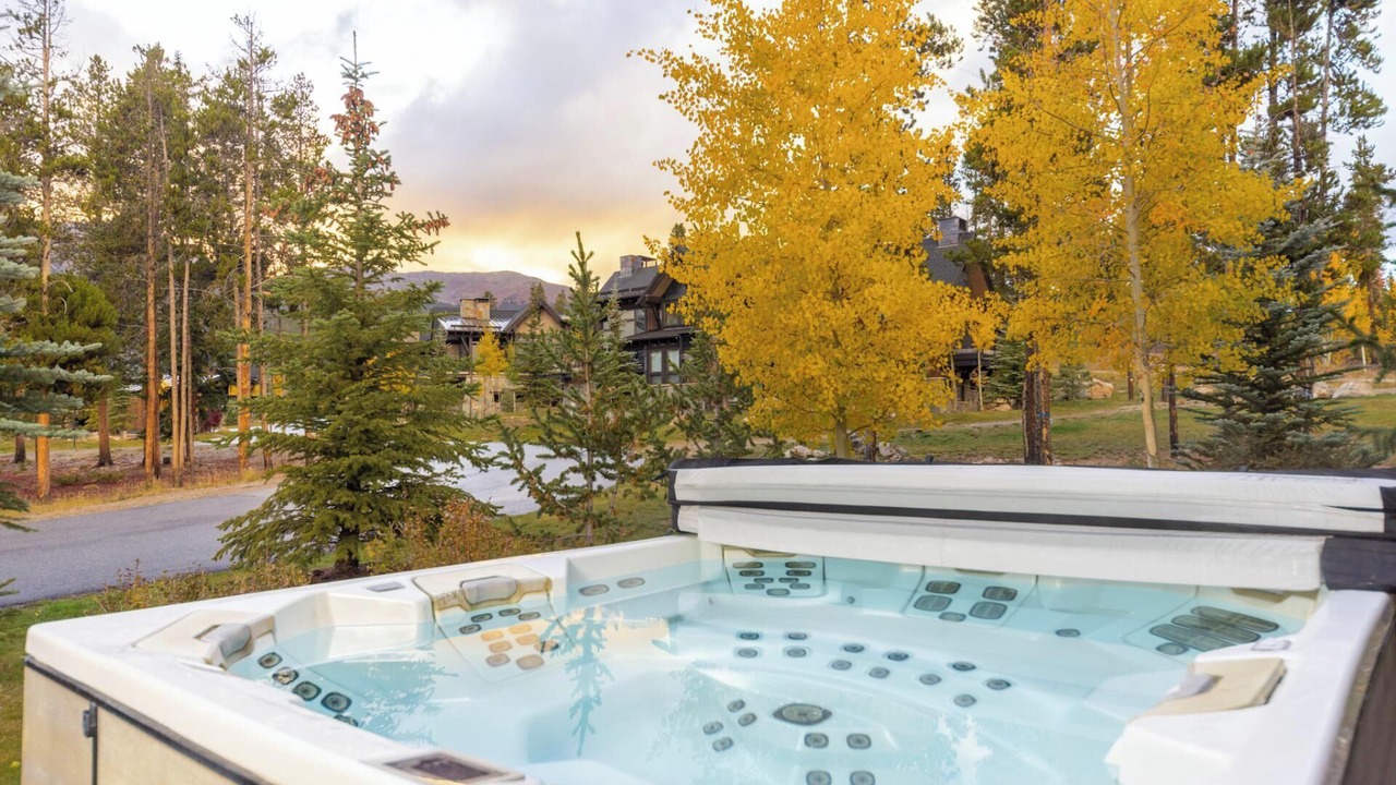Photo of Outdoor in Peak 8