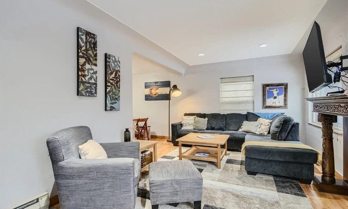 Photo of Livingroom in Edgewater