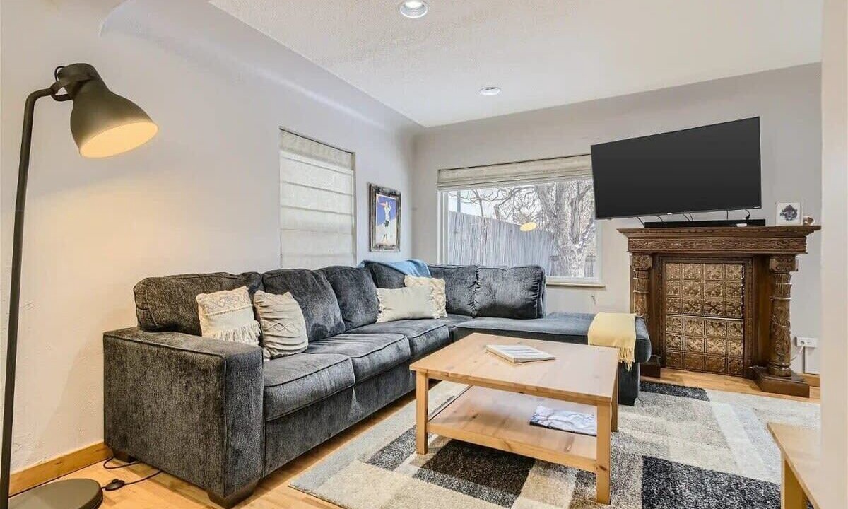 Photo of Livingroom in Edgewater