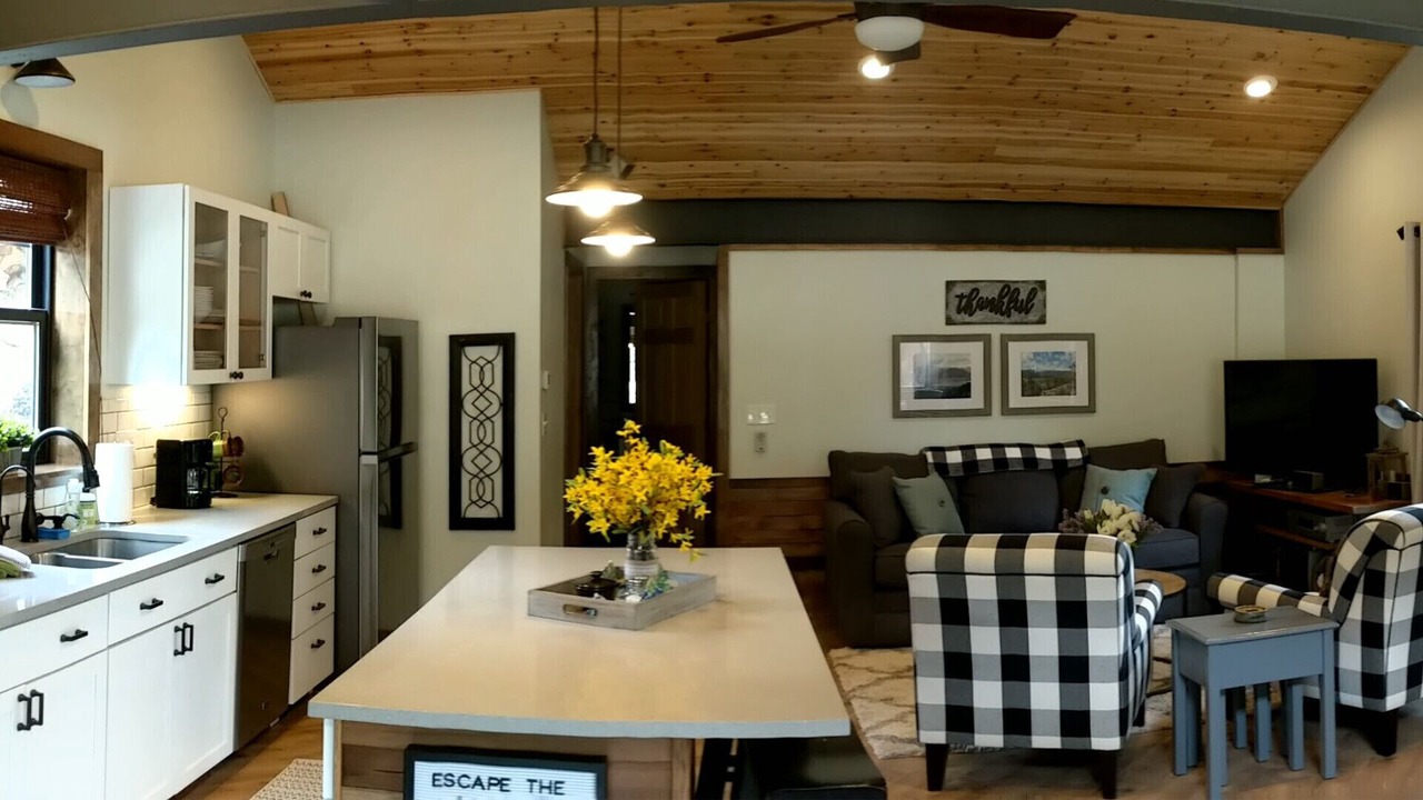 Photo of Bedroom in Drake