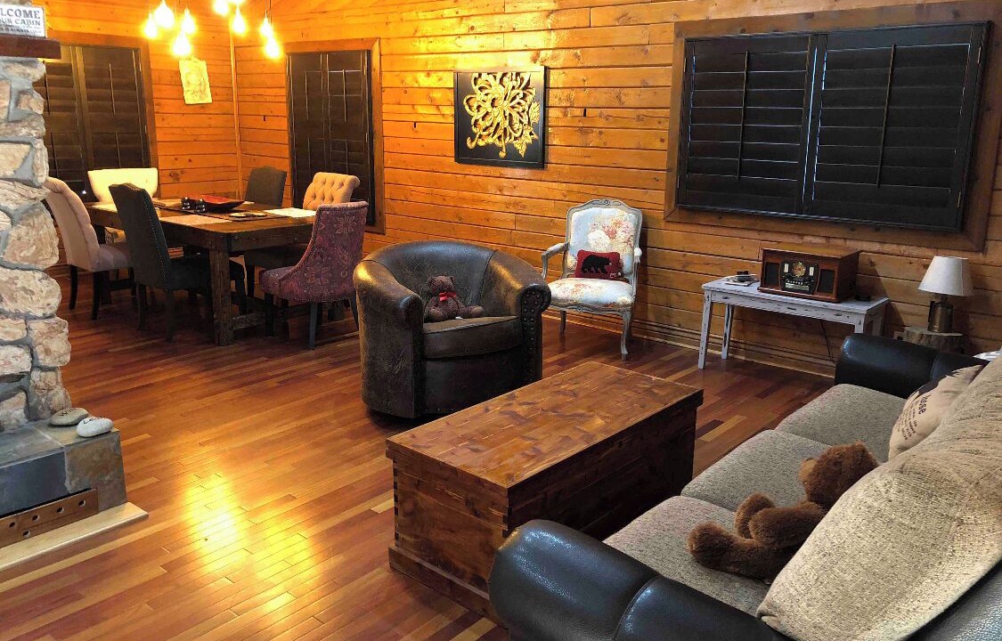 Photo of Livingroom in Hangen Ranch And M and B