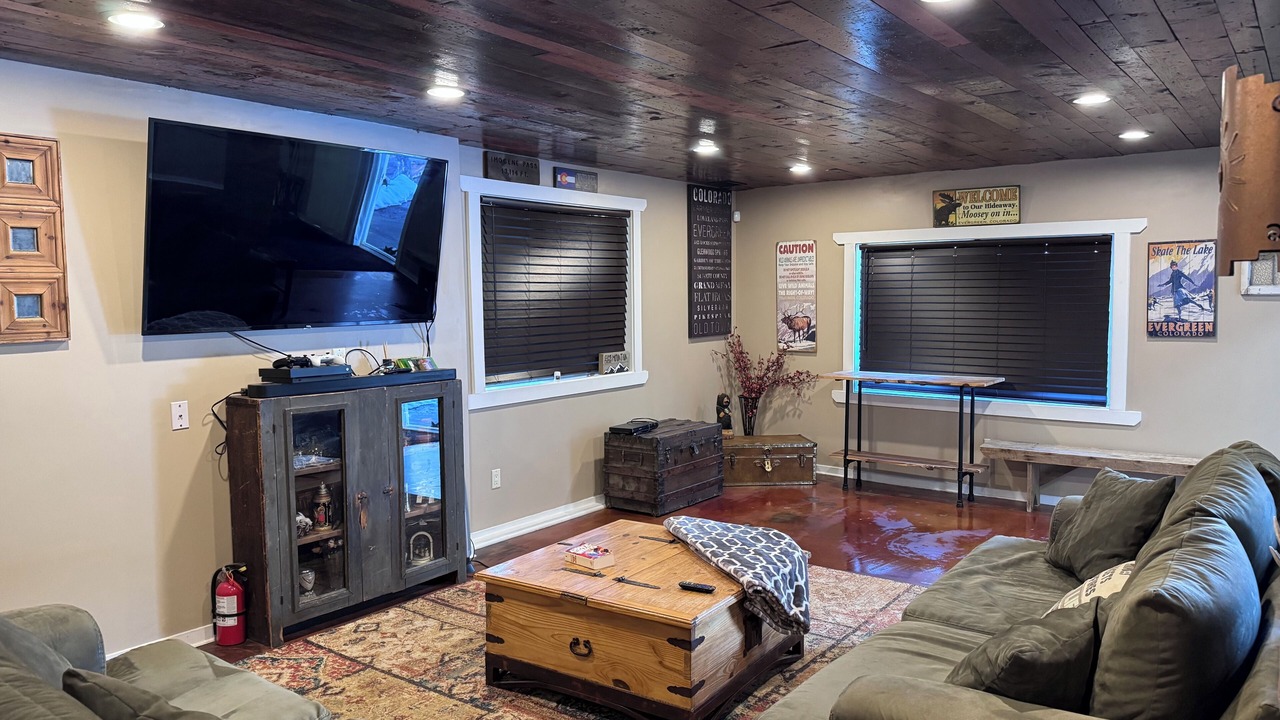 Photo of Livingroom in Hangen Ranch And M and B