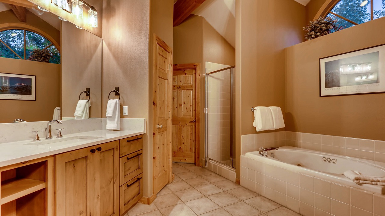 Photo of Bathroom in Four O'Clock
