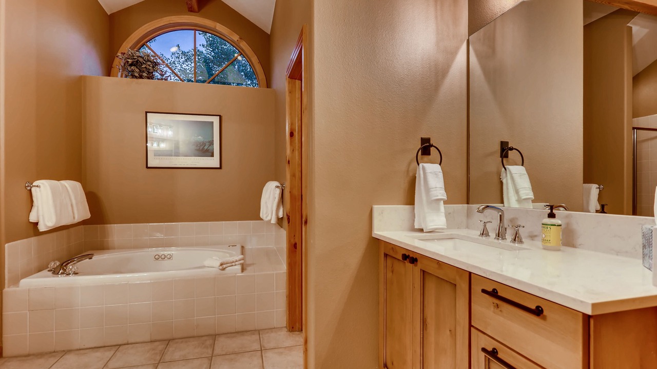 Photo of Bathroom in Four O'Clock