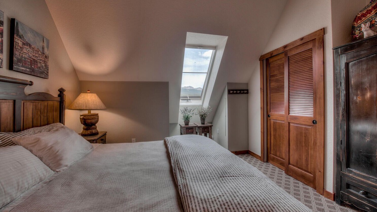 Photo of Bedroom in Peak 9
