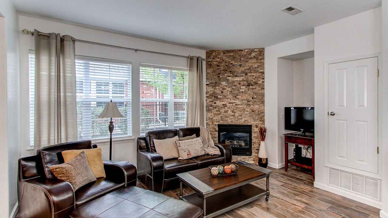 Photo of Livingroom in Aurora