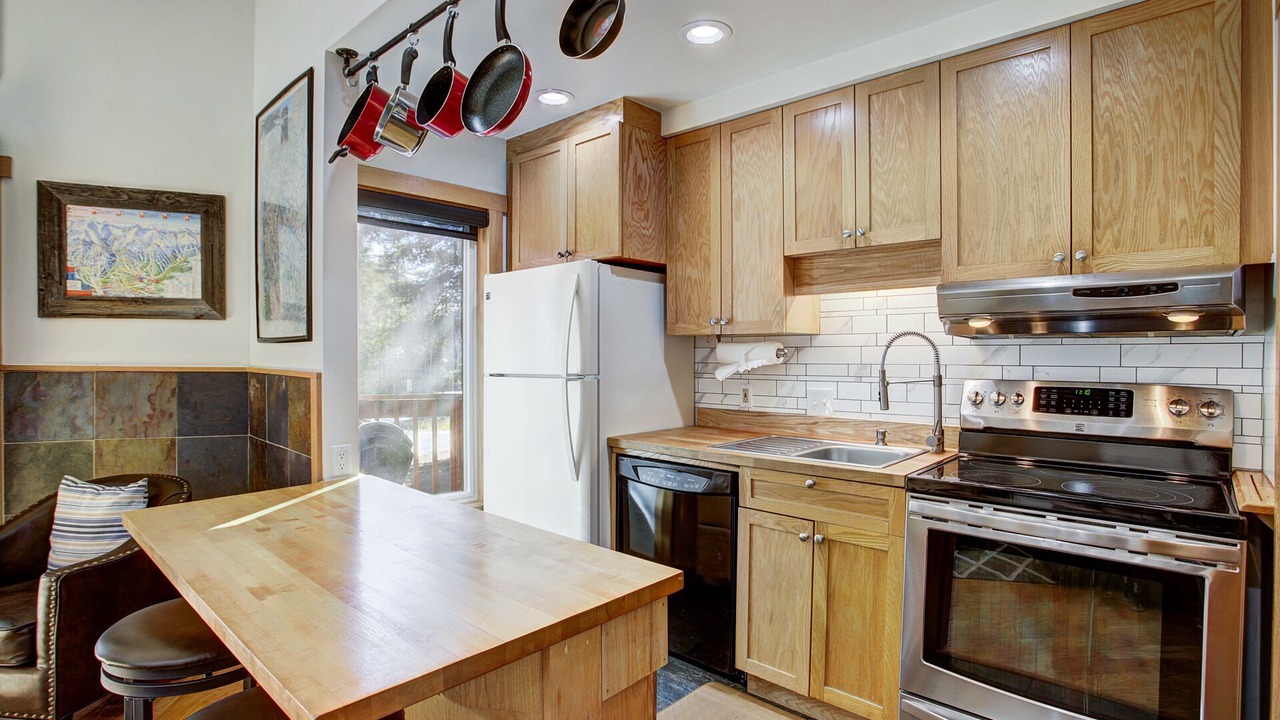 Photo of Kitchen in Peak 8