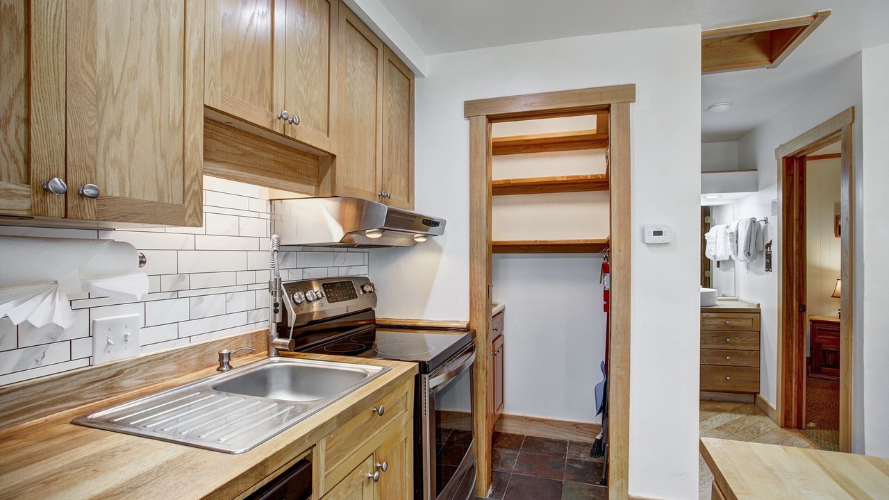 Photo of Kitchen in Peak 8