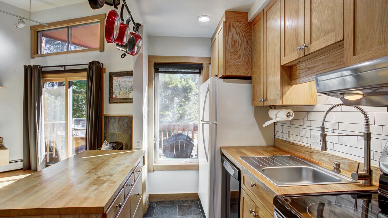 Photo of Kitchen in Peak 8