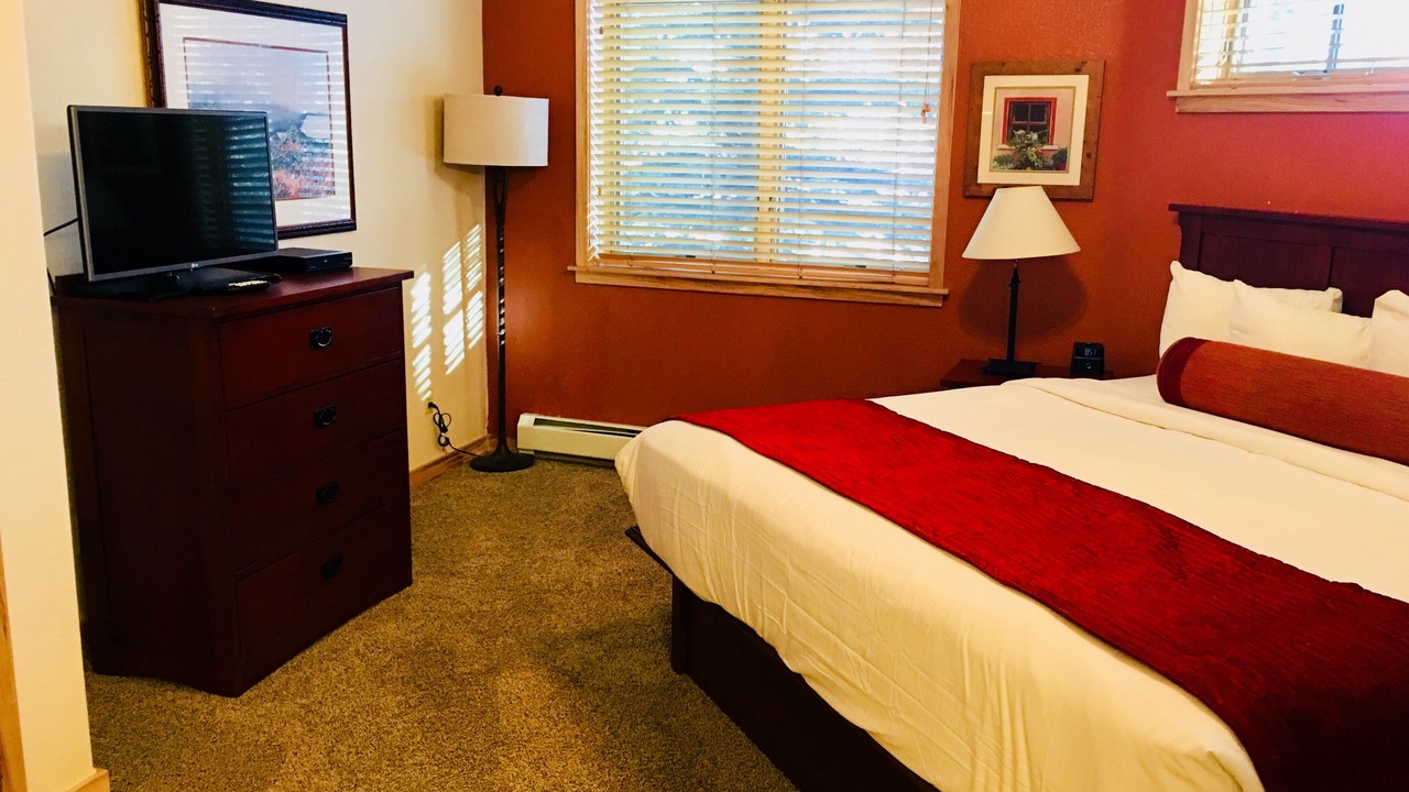 Photo of Bedroom in Four O'Clock
