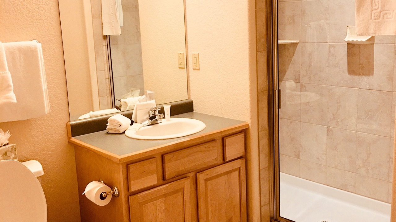 Photo of Bathroom in Four O'Clock