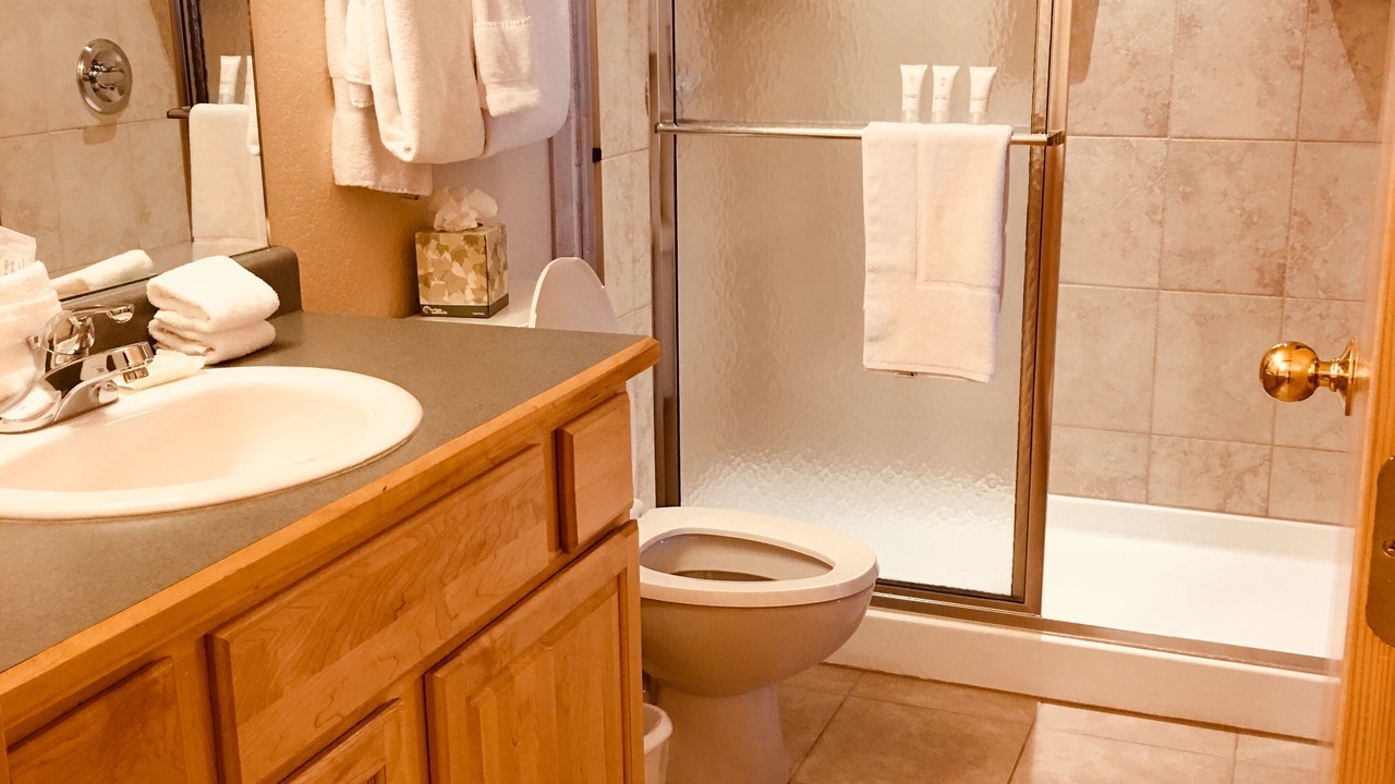 Photo of Bathroom in Four O'Clock