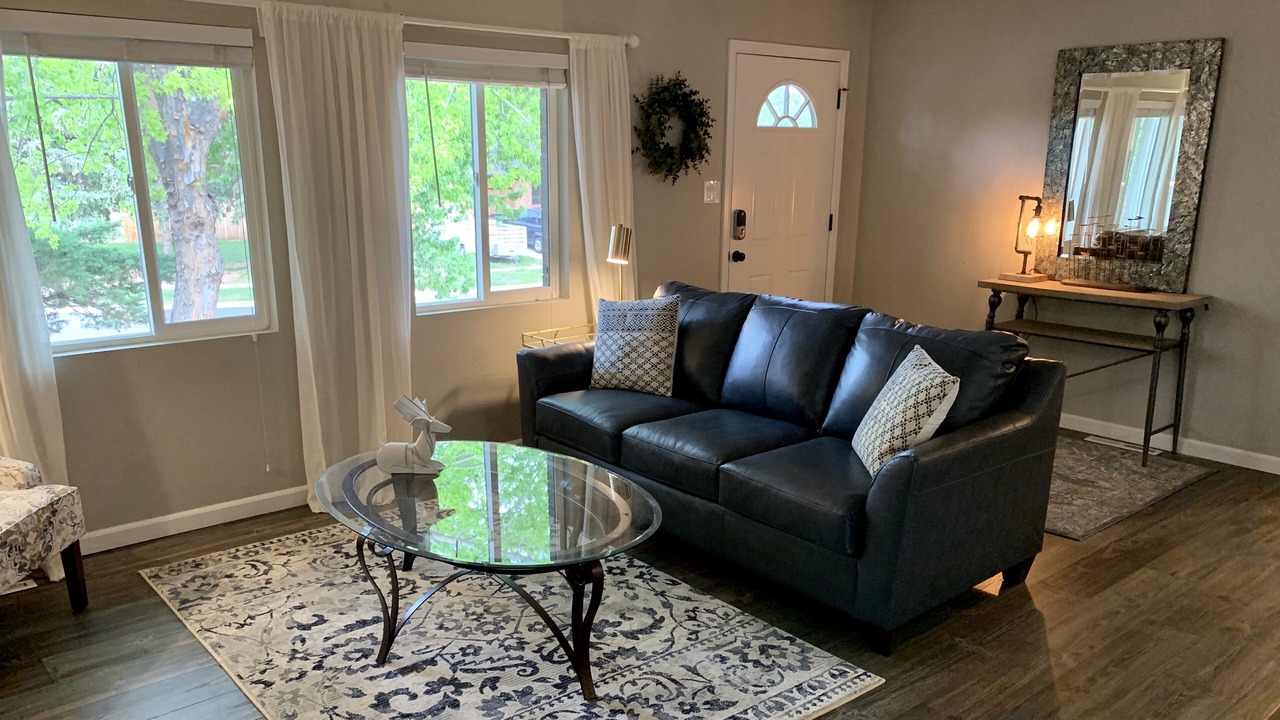 Photo of Livingroom in Pleasant Valley