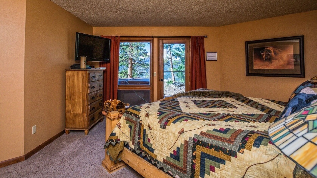 Photo of Bedroom in Windcliff Estates