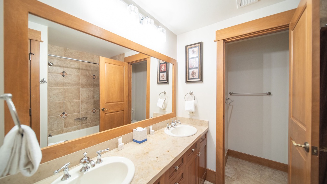 Photo of Bedroom in River Run
