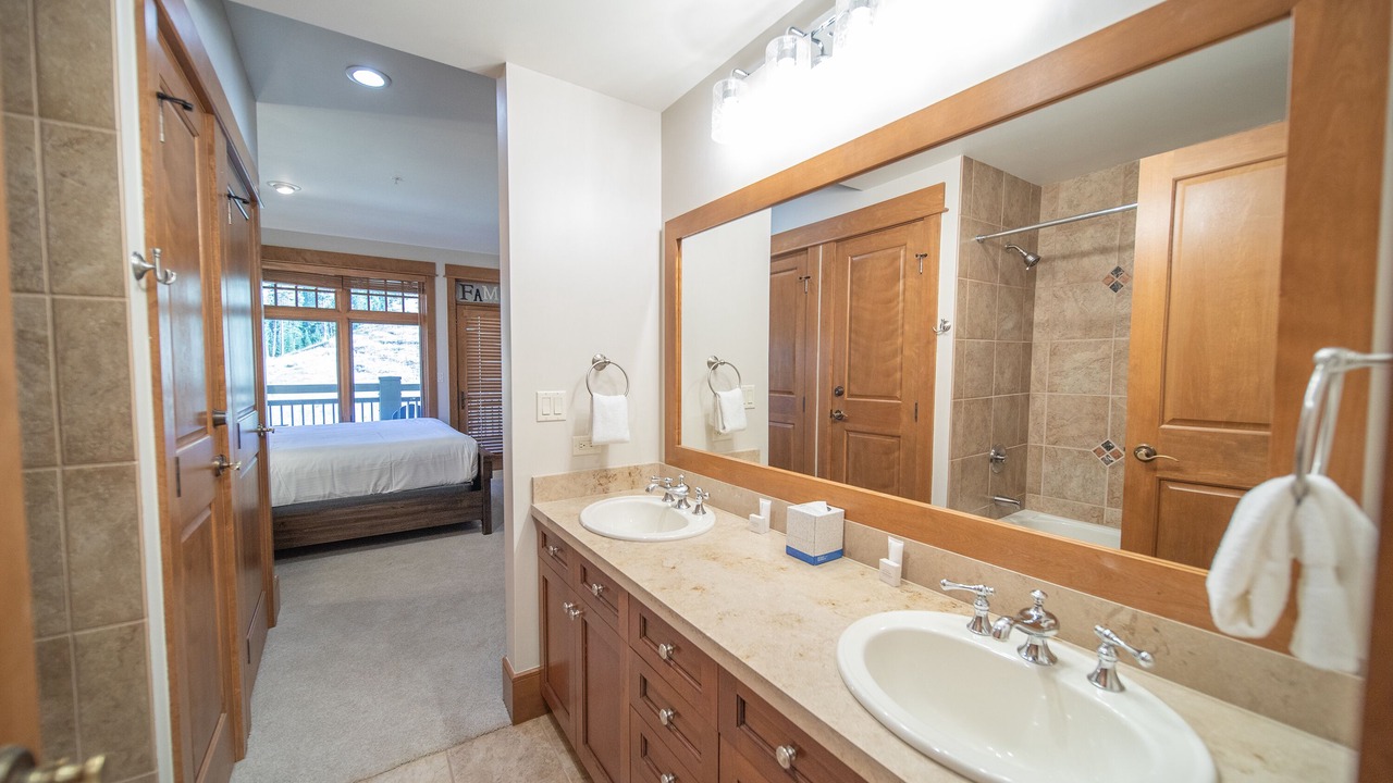 Photo of Bathroom in River Run