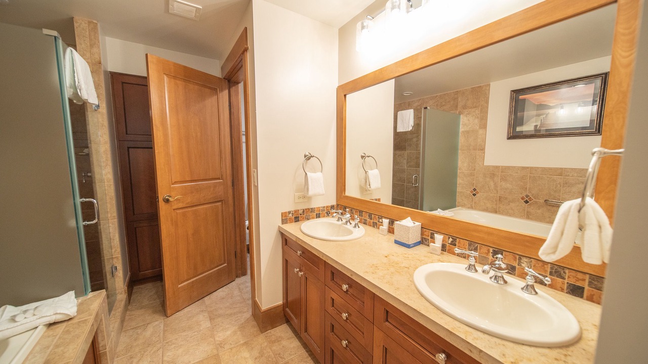 Photo of Bathroom in River Run