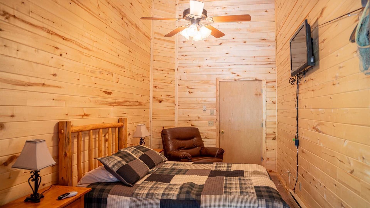 Photo of Bedroom in Lake City