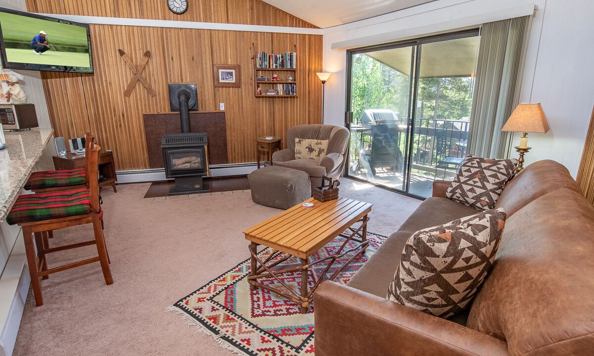 Photo of Livingroom in Peak 8