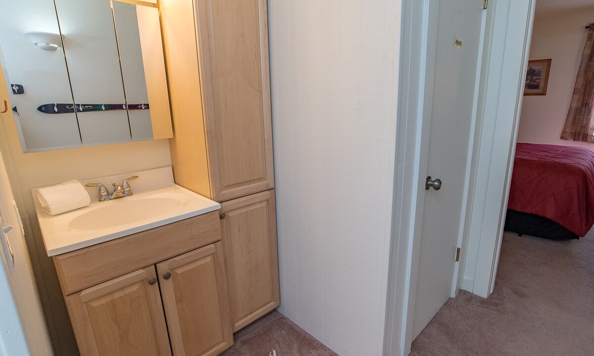 Photo of Bathroom in Peak 8