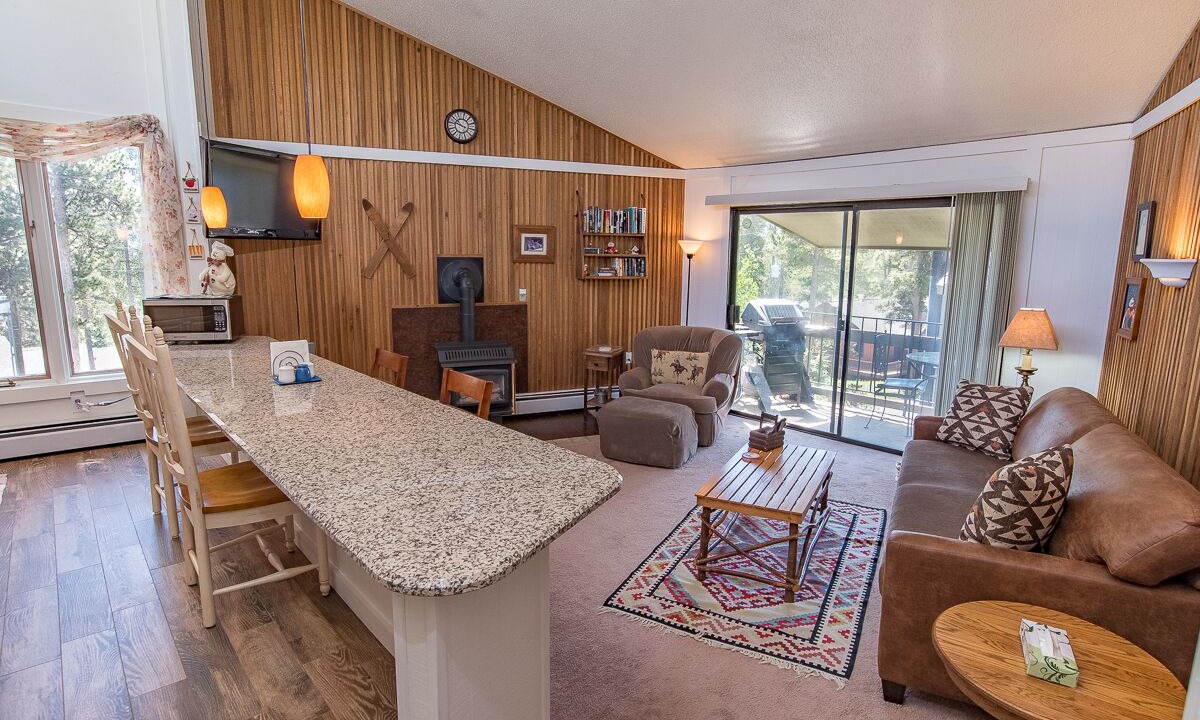 Photo of Livingroom in Peak 8