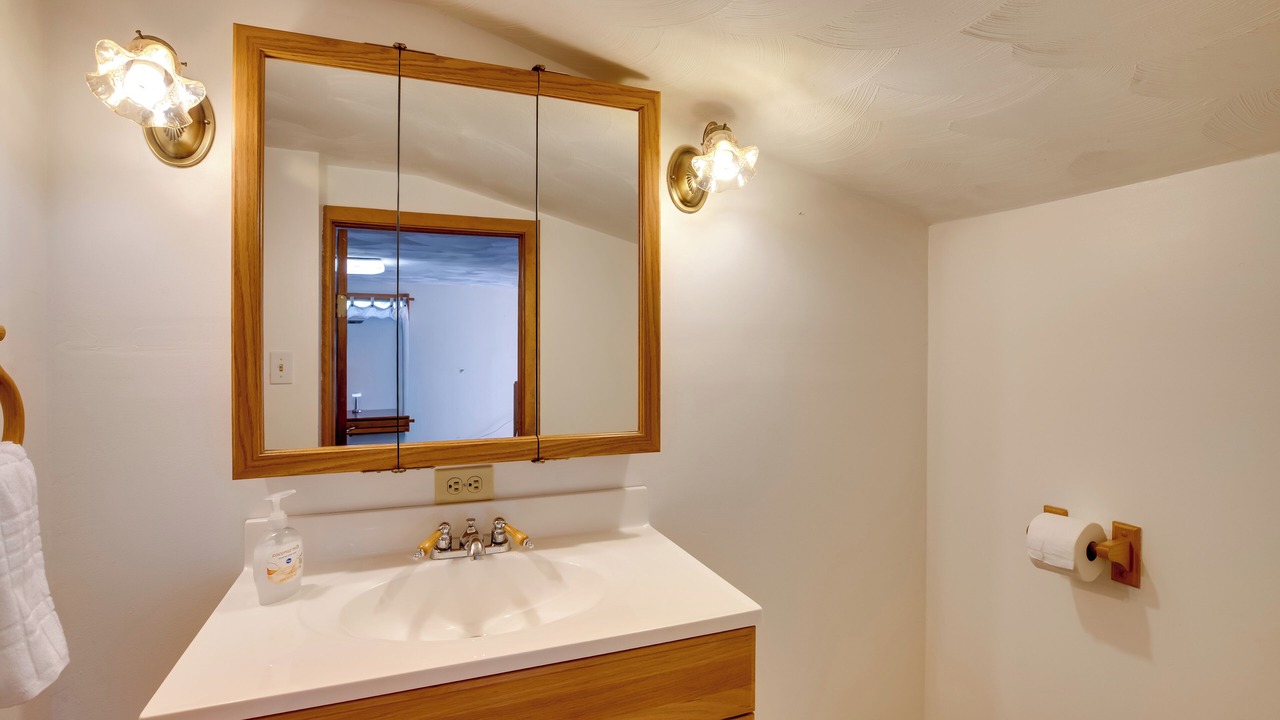 Photo of Bathroom in Lazear