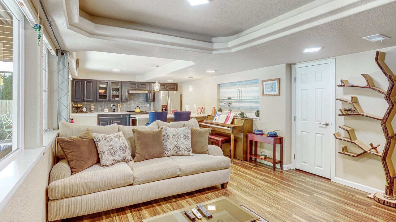 Photo of Livingroom in Aurora