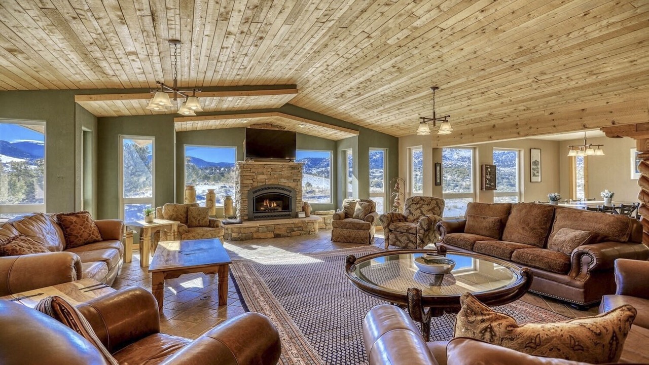 Photo of Livingroom in Del Norte