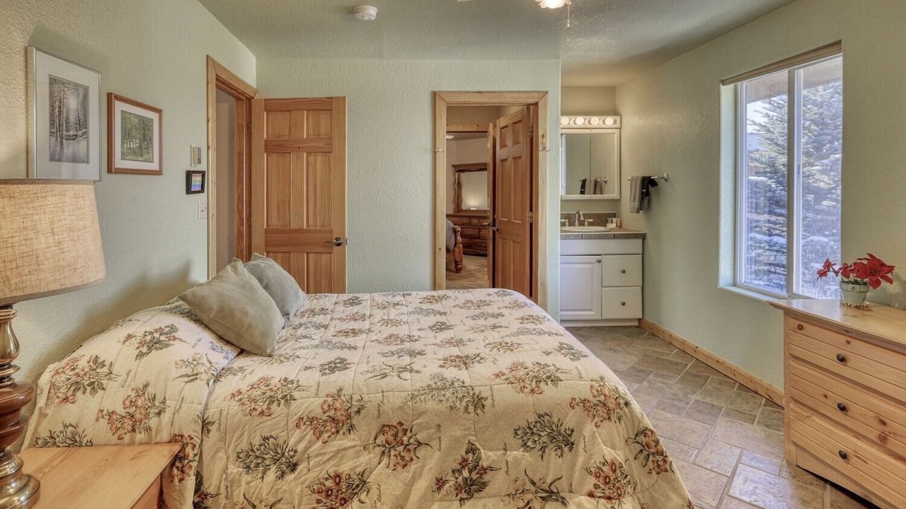 Photo of Bedroom in Del Norte