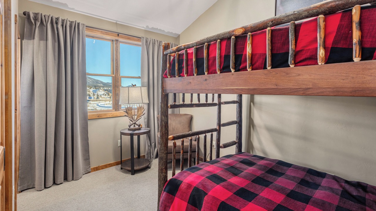 Photo of Bedroom in Twin Lakes