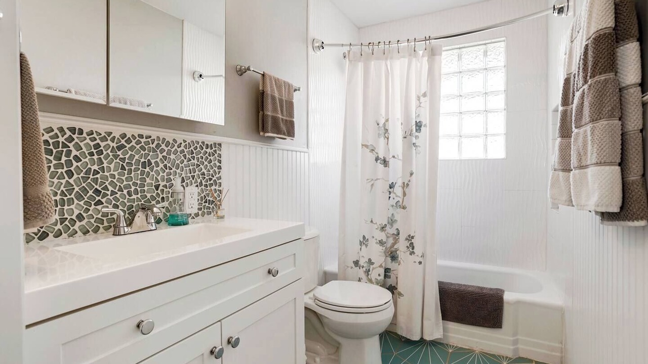 Photo of Bathroom in Athmar Park