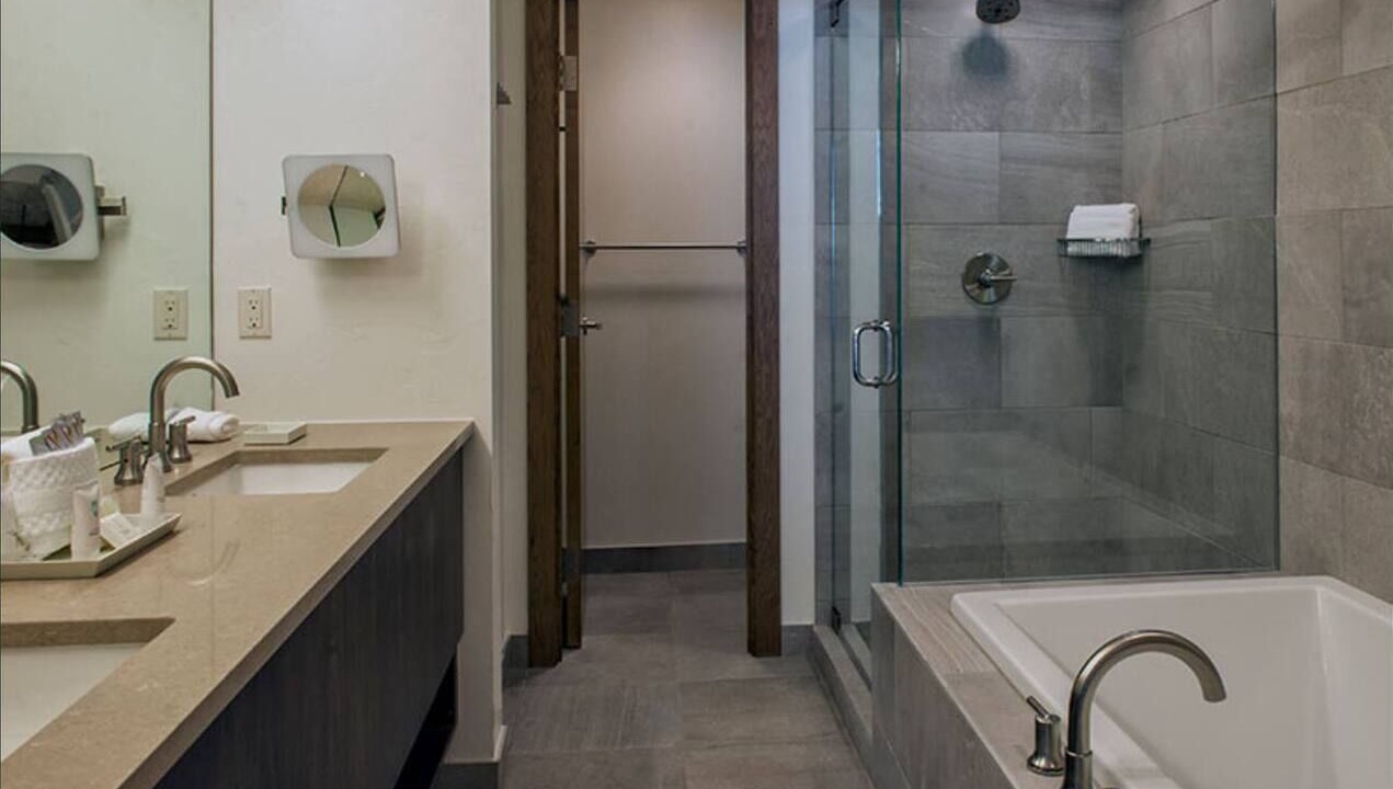 Photo of Bathroom in Peak 8