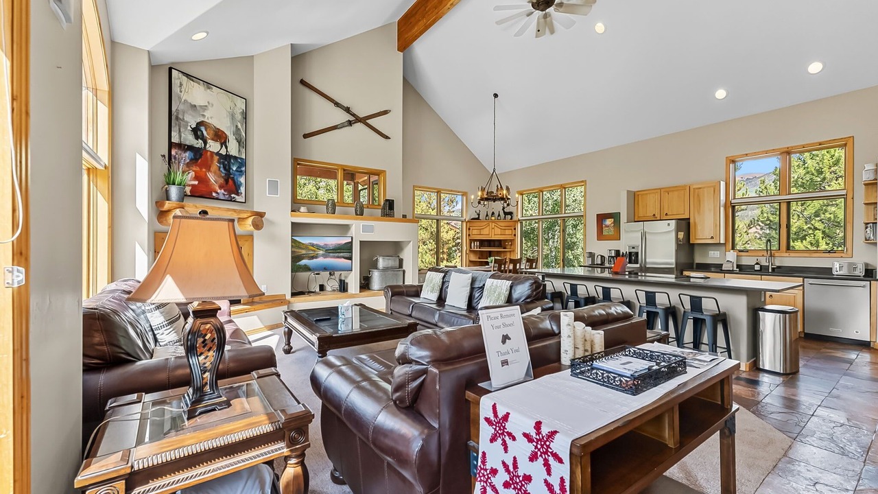 Photo of Livingroom in Three Peaks