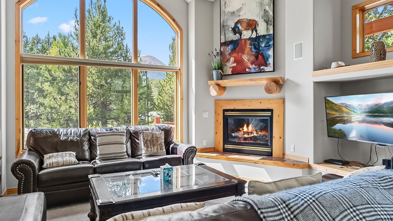 Photo of Livingroom in Three Peaks