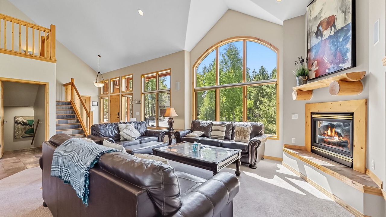Photo of Livingroom in Three Peaks