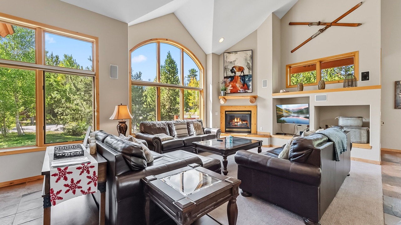 Photo of Livingroom in Three Peaks