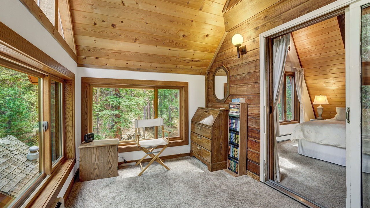 Photo of Bedroom in Breckenridge Heights