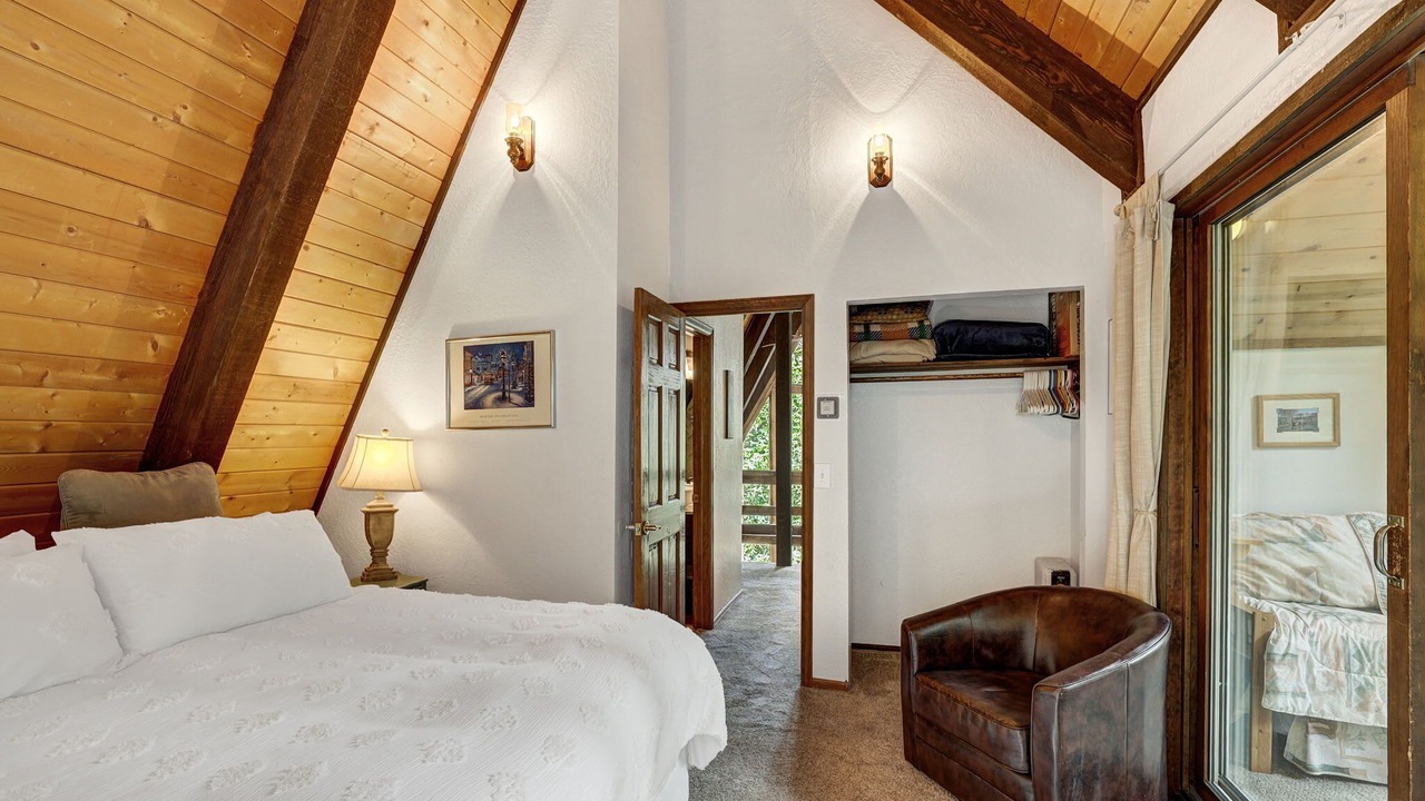 Photo of Bedroom in Breckenridge Heights